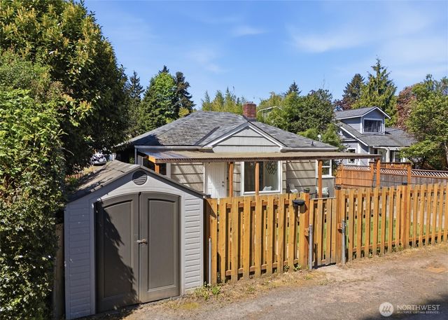 1329 N Cambrian Avenue, Bremerton, WA 98312