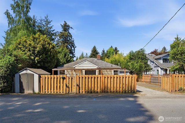 1329 N Cambrian Avenue, Bremerton, WA 98312