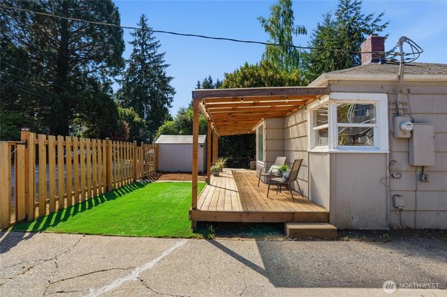 1329 N Cambrian Avenue, Bremerton, WA 98312