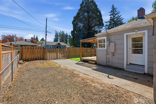 1329 N Cambrian Avenue, Bremerton, WA 98312