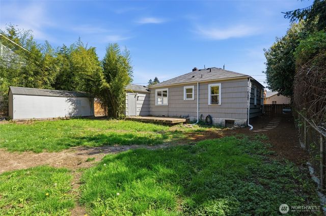 1329 N Cambrian Avenue, Bremerton, WA 98312