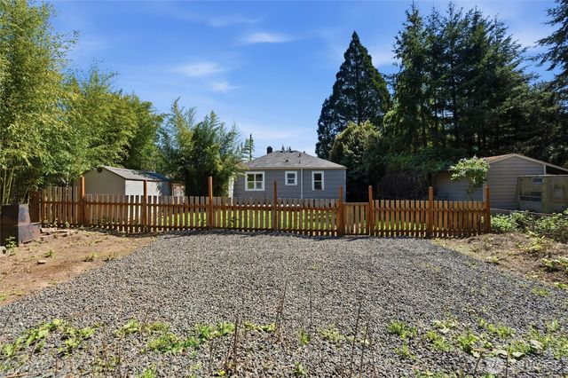 1329 N Cambrian Avenue, Bremerton, WA 98312