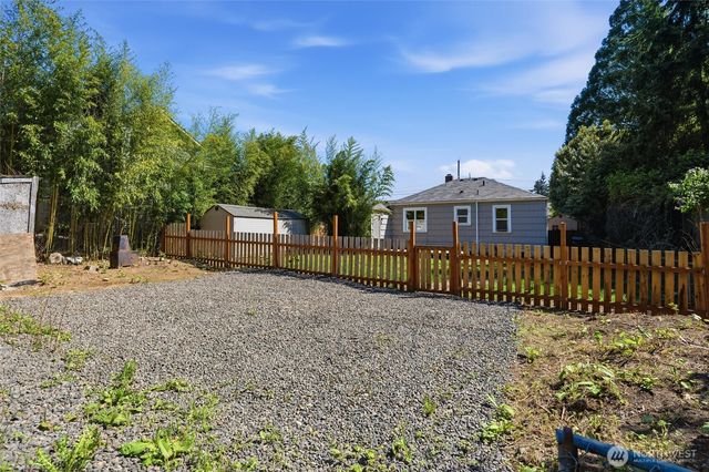 1329 N Cambrian Avenue, Bremerton, WA 98312