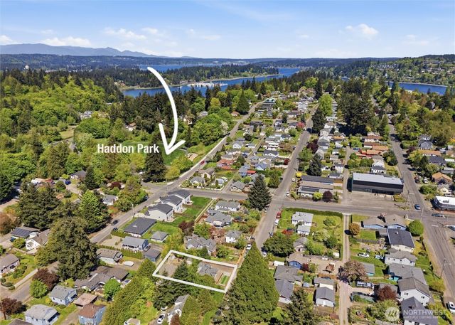 1329 N Cambrian Avenue, Bremerton, WA 98312
