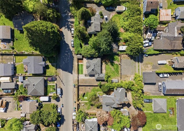 1329 N Cambrian Avenue, Bremerton, WA 98312