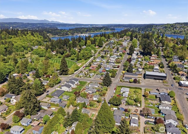 1329 N Cambrian Avenue, Bremerton, WA 98312
