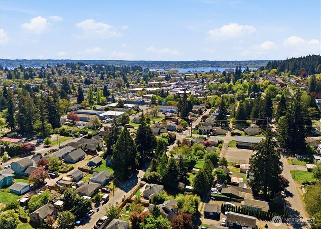 1329 N Cambrian Avenue, Bremerton, WA 98312