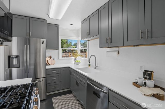 1329 N Cambrian Avenue, Bremerton, WA 98312