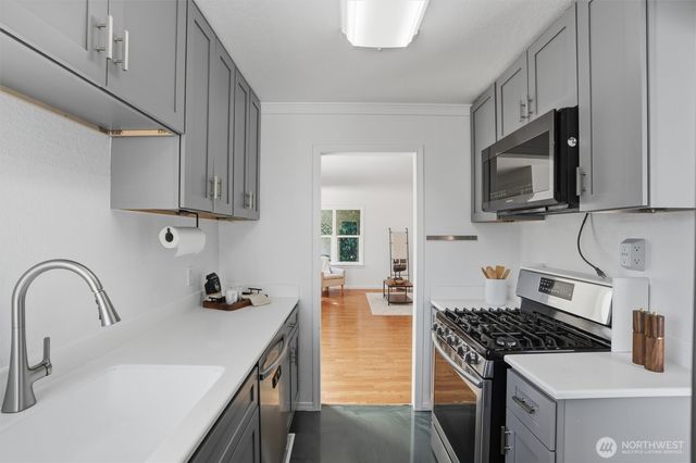 1329 N Cambrian Avenue, Bremerton, WA 98312