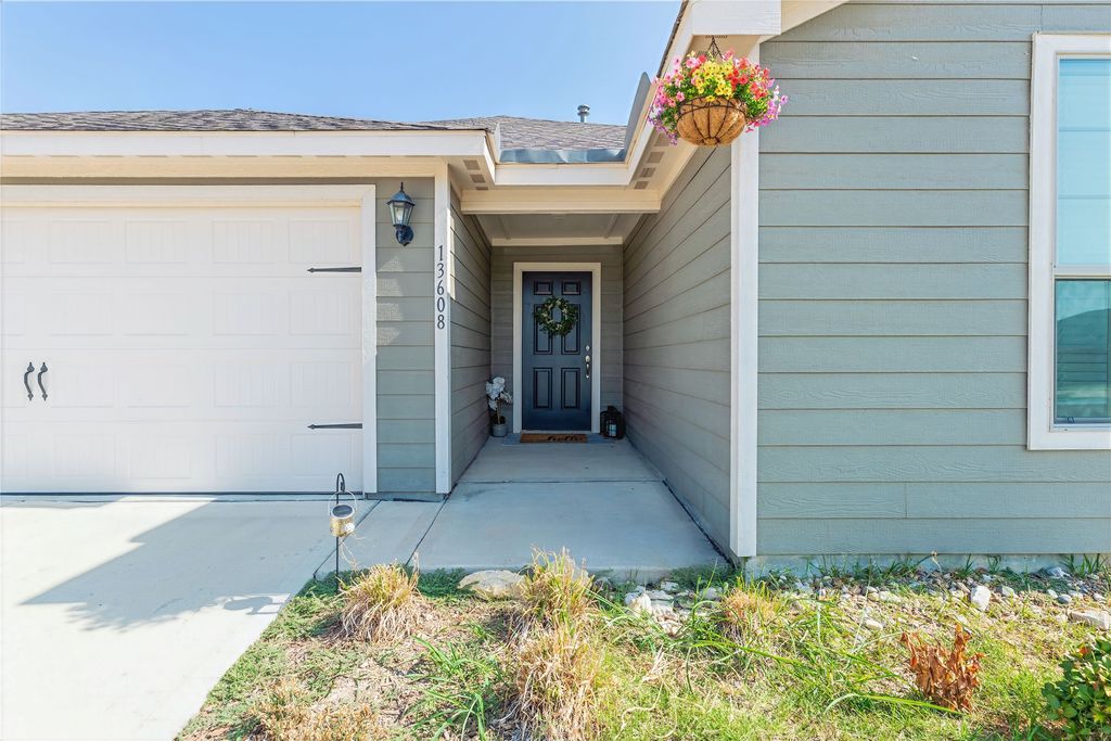 13608 Musselshell Drive, Ponder, TX 76259