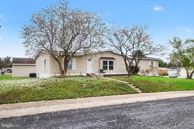 11 HEATHER DR, Carlisle, PA 17013