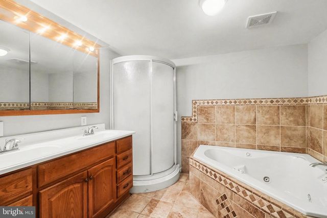 11 HEATHER DR, Carlisle, PA 17013