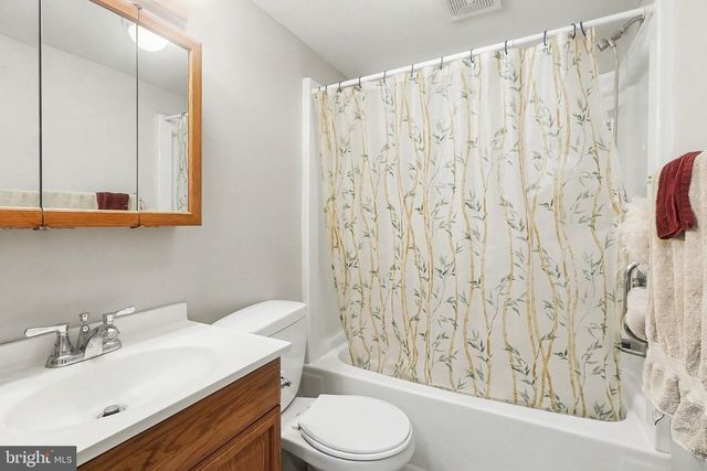 11 HEATHER DR, Carlisle, PA 17013