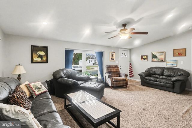 11 HEATHER DR, Carlisle, PA 17013