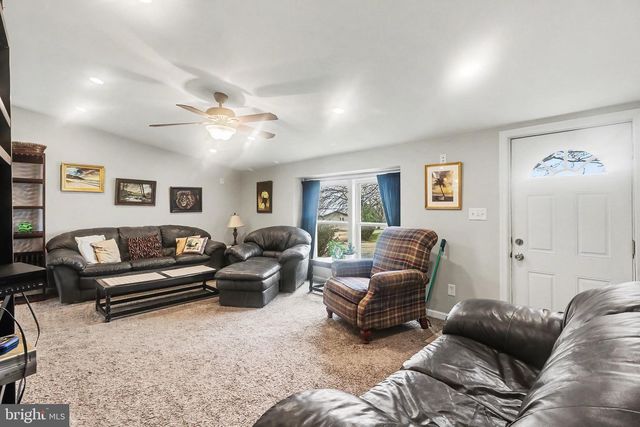 11 HEATHER DR, Carlisle, PA 17013
