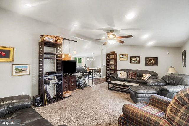 11 HEATHER DR, Carlisle, PA 17013