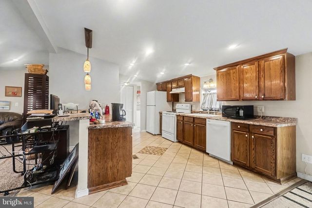 11 HEATHER DR, Carlisle, PA 17013