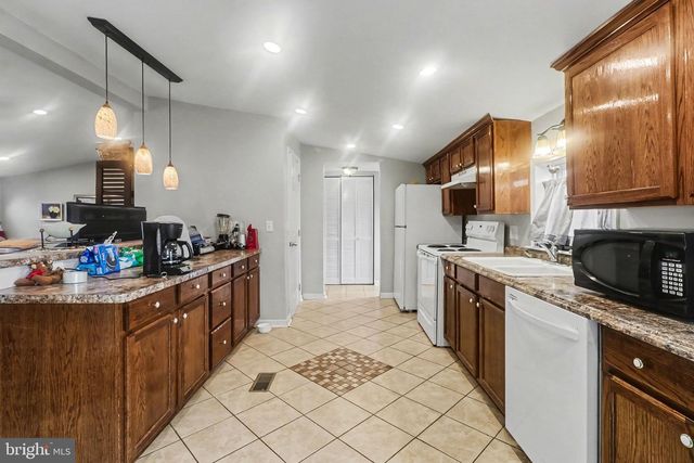 11 HEATHER DR, Carlisle, PA 17013