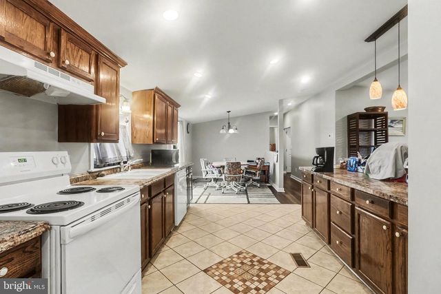 11 HEATHER DR, Carlisle, PA 17013