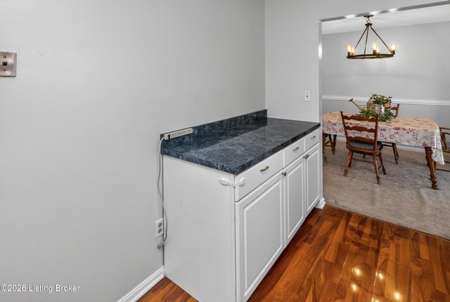 6501 Cady Dr, Louisville, KY 40258