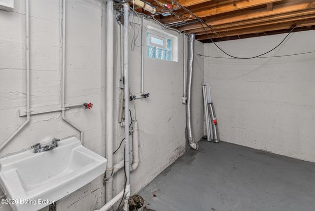 6501 Cady Dr, Louisville, KY 40258