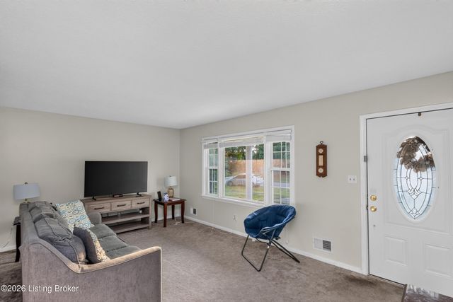 6501 Cady Dr, Louisville, KY 40258