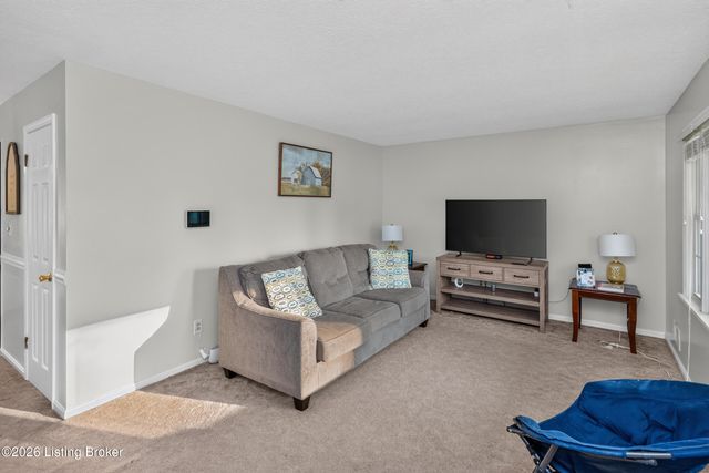 6501 Cady Dr, Louisville, KY 40258