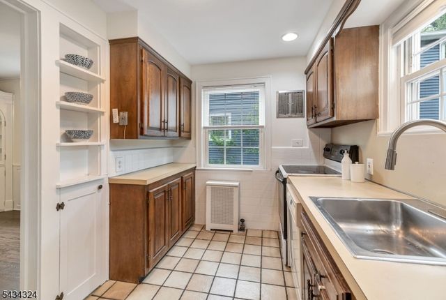 151 Walthery Ave, Ridgewood Village, NJ 07450