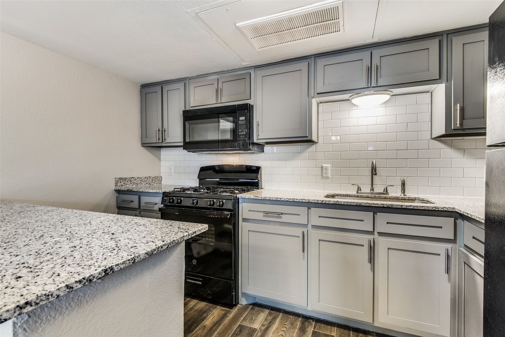 2211 W Hickory Street B3, Denton, TX 76201