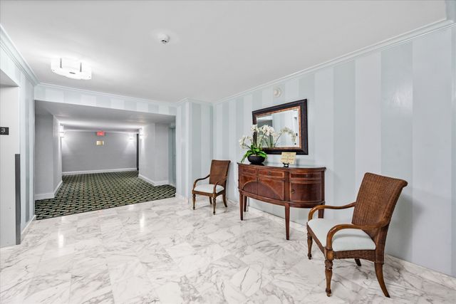 2860 S OCEAN Boulevard 316, Palm Beach, FL 33480