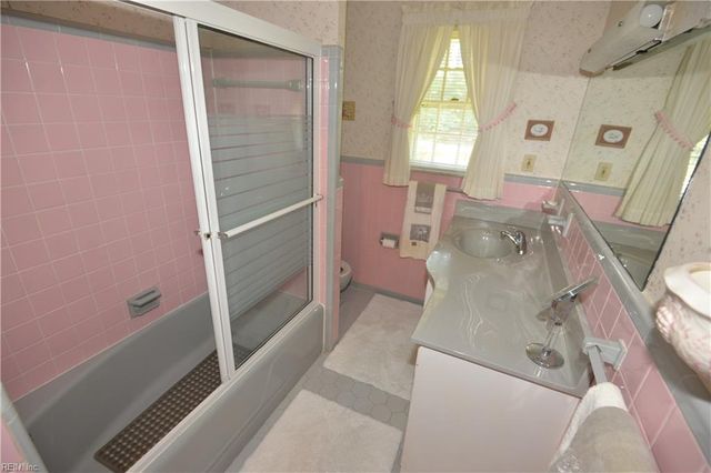 1721 N Alanton DR, Virginia Beach, VA 23454