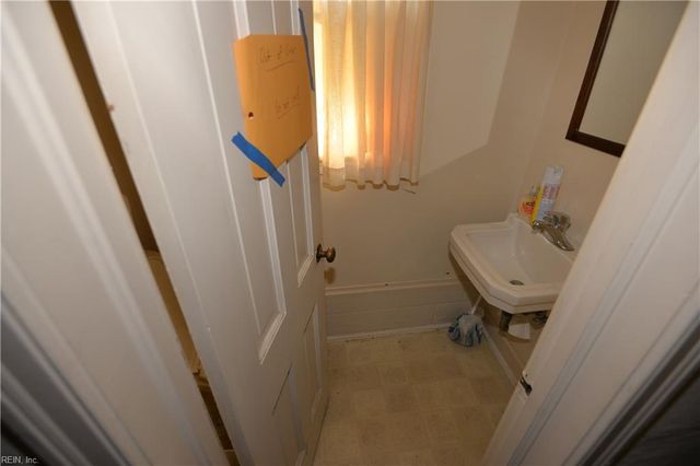 1721 N Alanton DR, Virginia Beach, VA 23454