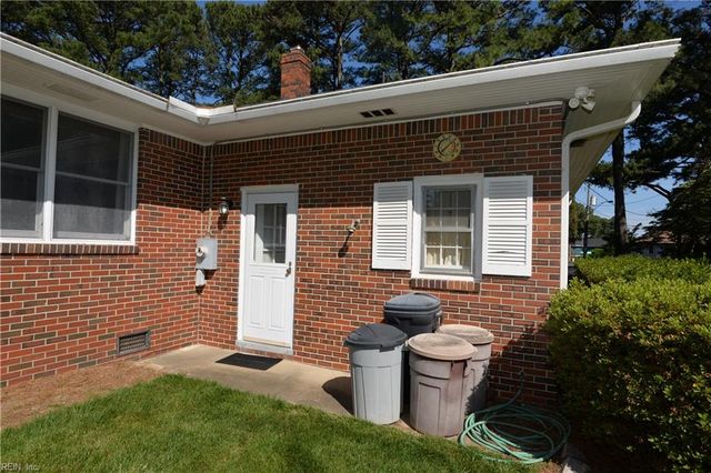 1721 N Alanton DR, Virginia Beach, VA 23454