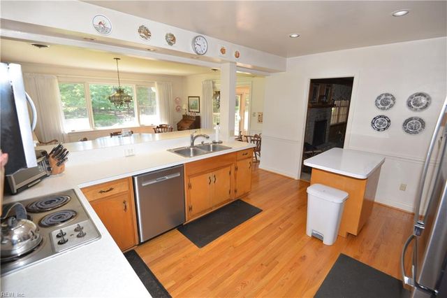 1721 N Alanton DR, Virginia Beach, VA 23454
