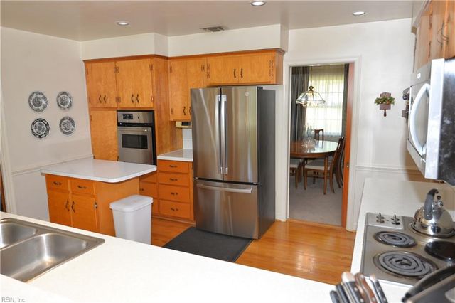 1721 N Alanton DR, Virginia Beach, VA 23454