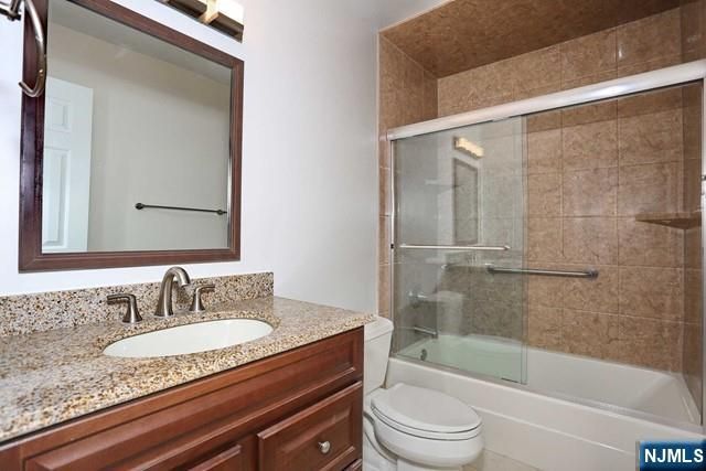 8 Crestwood Mews, Allendale, NJ 07401