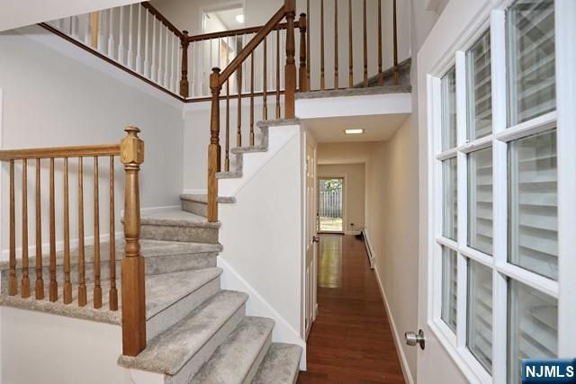 8 Crestwood Mews, Allendale, NJ 07401