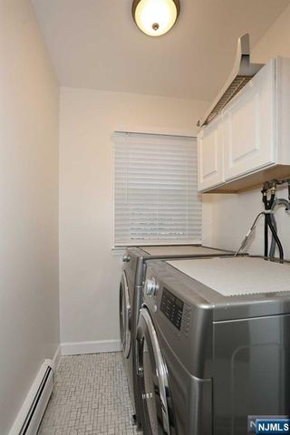 8 Crestwood Mews, Allendale, NJ 07401