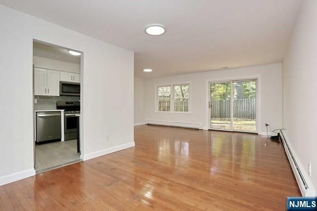 8 Crestwood Mews, Allendale, NJ 07401