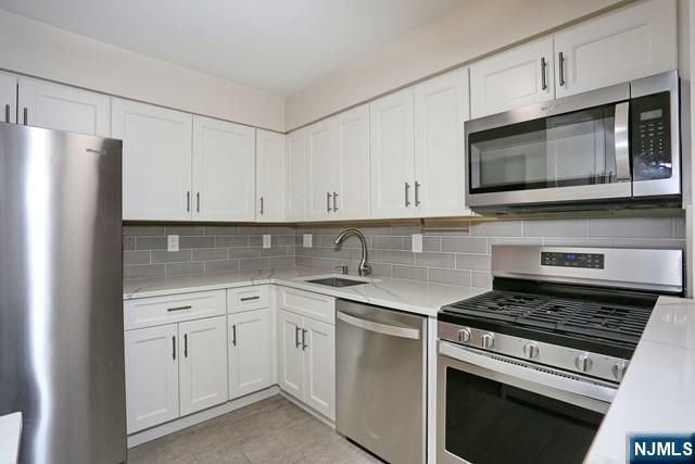 8 Crestwood Mews, Allendale, NJ 07401