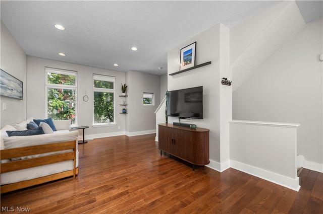 7305 Battery Park Boulevard, Cleveland, OH 44102