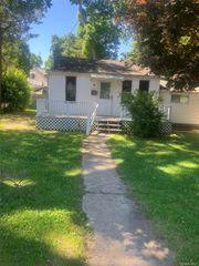 8 E Lyons Street, Melville, NY 11747