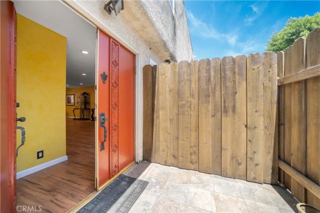 14947 Dickens Street 3, Sherman Oaks, CA 91403