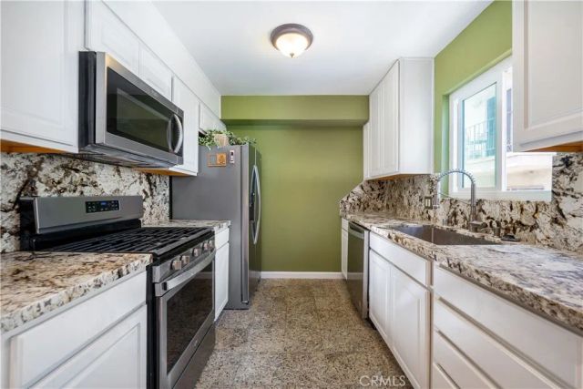 14947 Dickens Street 3, Sherman Oaks, CA 91403