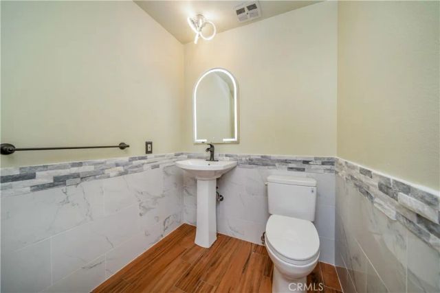 14947 Dickens Street 3, Sherman Oaks, CA 91403