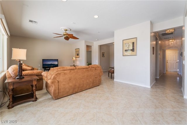 8236 Imperial Lakes Street, Las Vegas, NV 89131