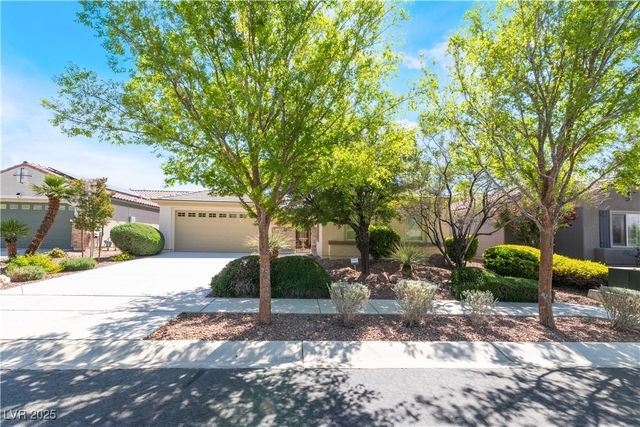 8236 Imperial Lakes Street, Las Vegas, NV 89131