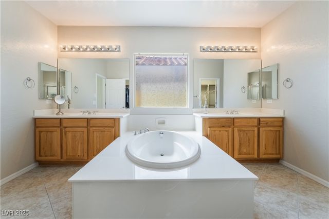 8236 Imperial Lakes Street, Las Vegas, NV 89131