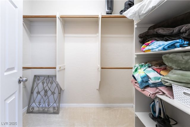 8236 Imperial Lakes Street, Las Vegas, NV 89131