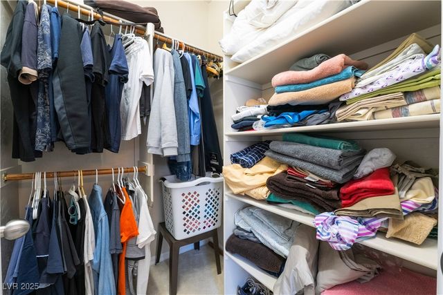 8236 Imperial Lakes Street, Las Vegas, NV 89131